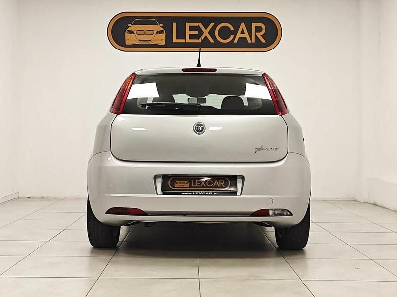 Usado Fiat Grande Punto 75 HP (55 kW) 2010 Cinzento Citadino