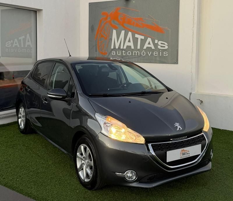 Cinza Usado 2013 Peugeot 208 Active Citadino | € 8.999 (Preço justo) - Imagem 1/1