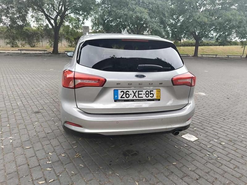 Usado Ford Focus 120 HP (88 kW) 2019 Cinzento Carrinha
