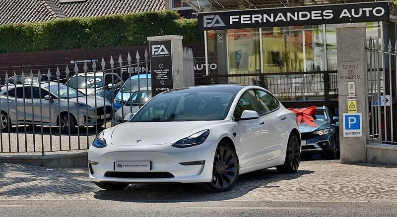 Branco Usado 2023 Tesla Model 3 Performance Sedan | € 35.900 (Preço justo) - Imagem 1/4