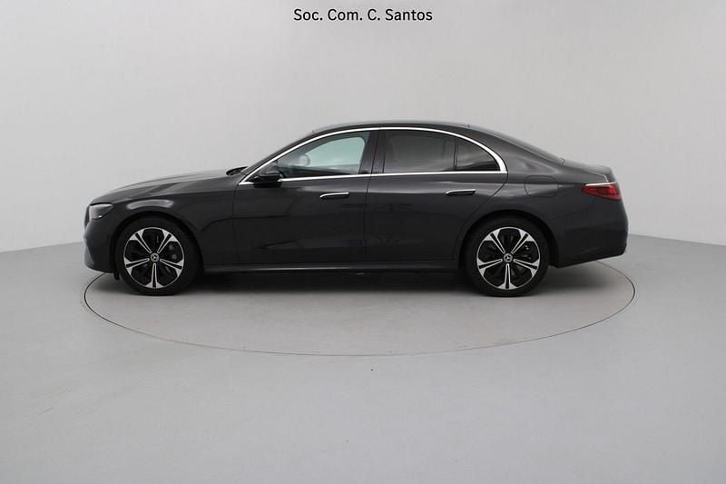 Usado Mercedes E300 Avantgarde 204 HP (150 kW) 2024 Cinza Sedan