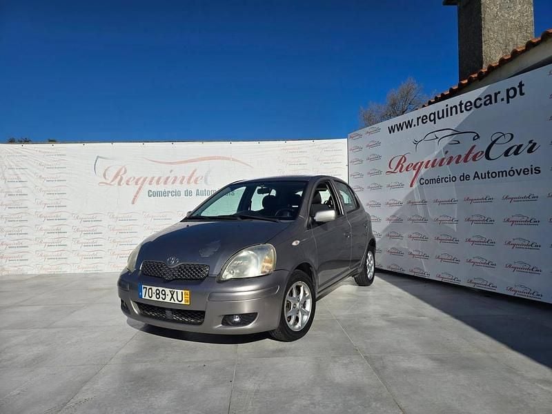 Cinzento Usado 2004 Toyota Yaris | € 4.990 (Preço elevado) - Imagem 1/4