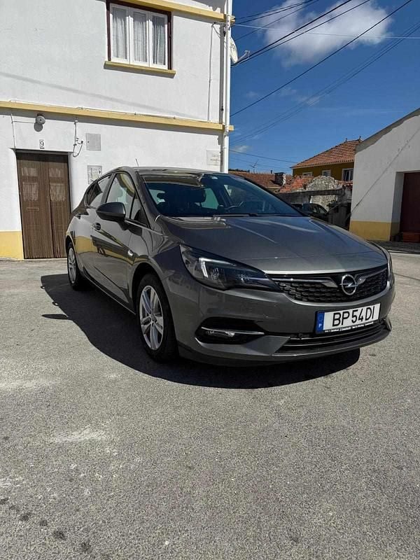 Cinzento Usado 2020 Opel Astra Citadino | € 13.950 (Preço justo) - Imagem 1/4