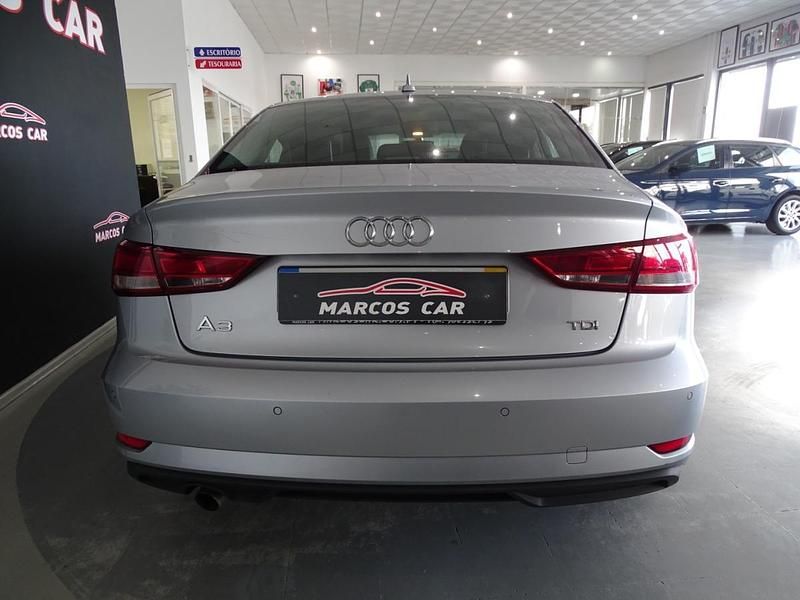 Usado Audi A3 Design 116 HP (85 kW) 2018 Cinza Sedan