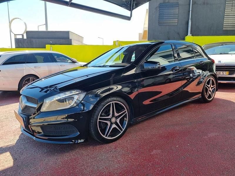 Preto Usado 2015 Mercedes A180 AMG line | € 16.990 - Imagem 1/4