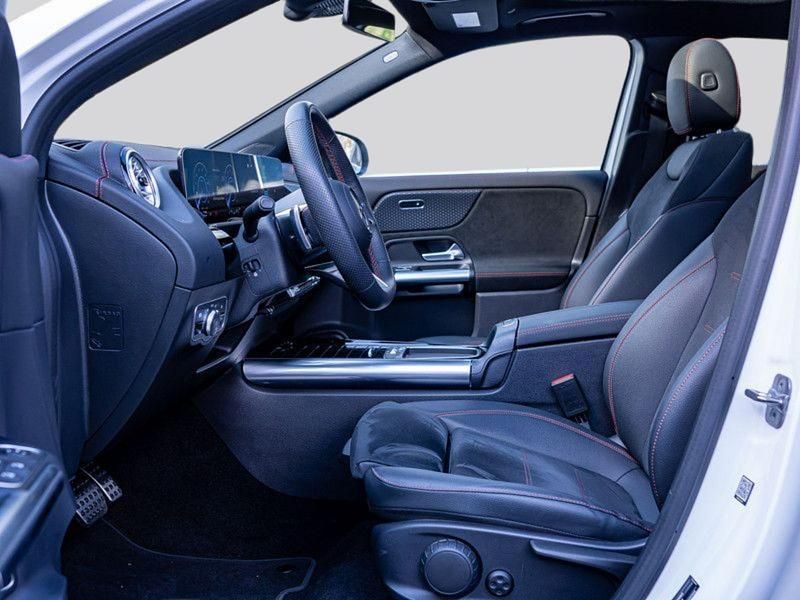 Branco Usado 2023 Mercedes EQA350 AMG SUV | € 42.999 - Imagem 1/4