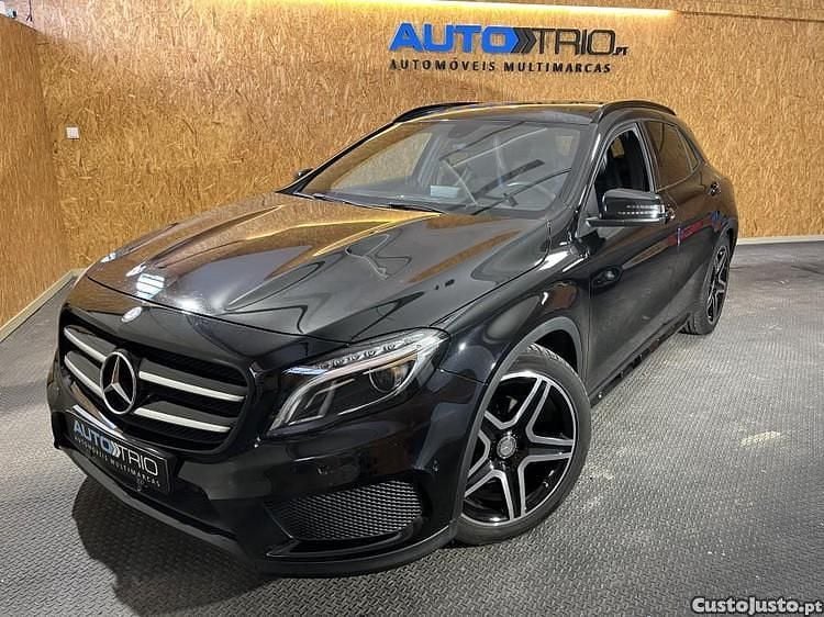 Usado Mercedes GLA200 136 HP (100 kW) 2014 Preto SUV