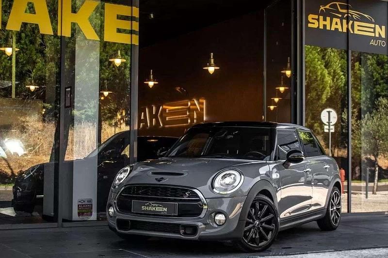 Cinzento Usado 2018 Mini Cooper D Citadino | € 21.990 (Preço justo) - Imagem 1/4