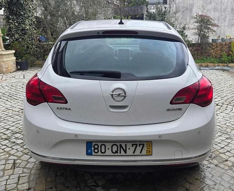 Usado Opel Astra 110 HP (80 kW) 2012 Branco Citadino