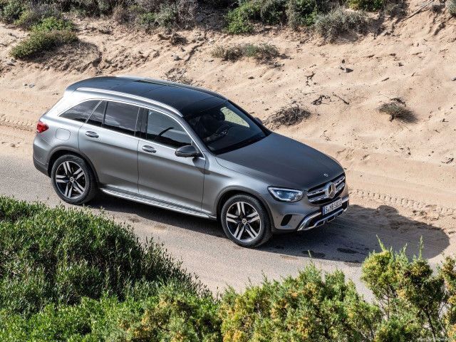 Cinzento Usado 2021 Mercedes GLC300e SUV | € 39.500 - Imagem 1/4