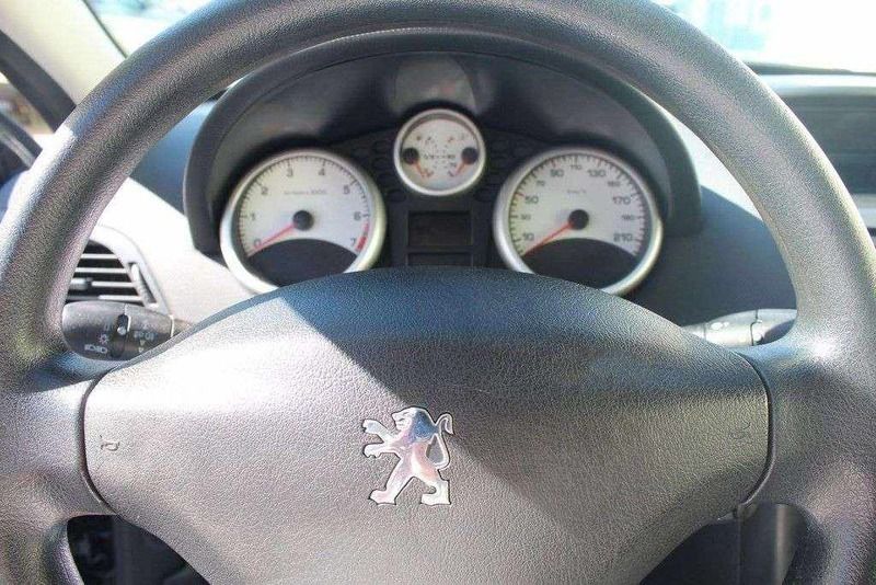 Usado Peugeot 207 95 HP (69 kW) 2010 Cinzento