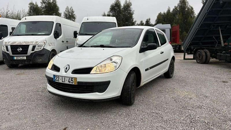Branco Usado 2007 Renault Clio II | € 3.900 (Preço justo) - Imagem 1/4