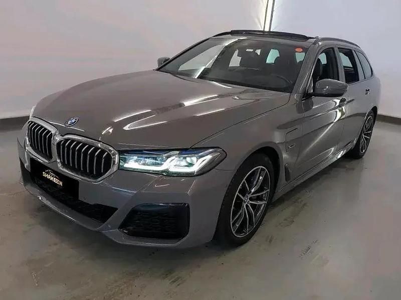Cinzento Usado 2022 BMW 530e Coupé | € 42.390 (Preço justo) - Imagem 1/4