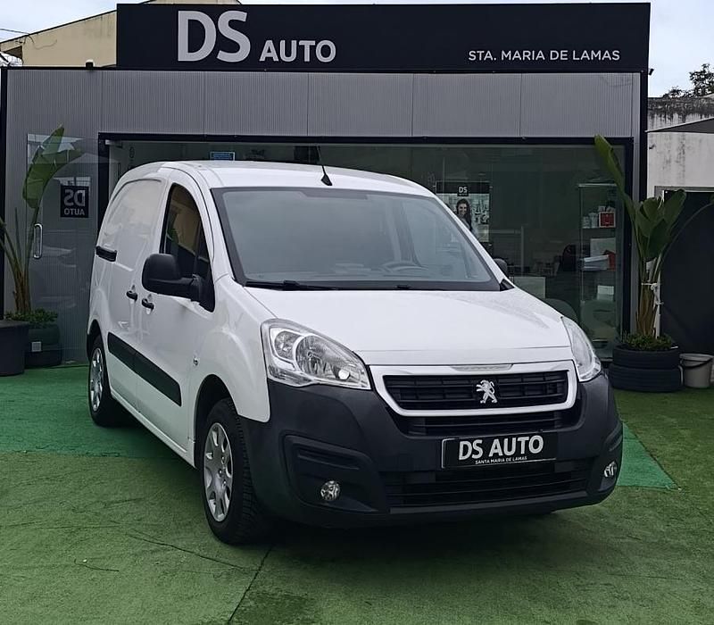 Branco Usado 2018 Peugeot Partner Van | € 11.000 (Preço justo) - Imagem 1/4