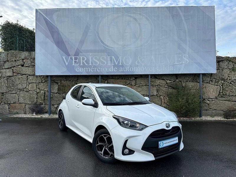Branco Usado 2022 Toyota Yaris Hybrid Comfort | € 21.750 (Preço justo) - Imagem 1/4