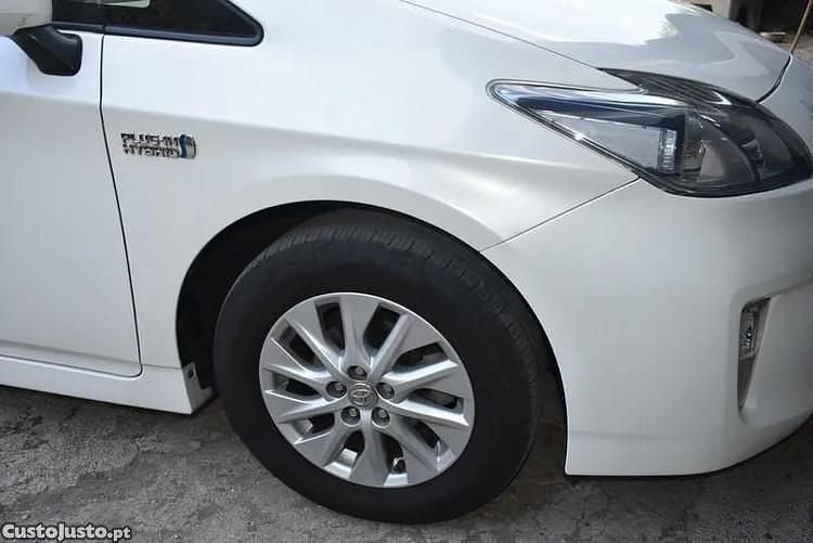 Branco Usado 2015 Toyota Prius Touch Citadino | € 12.500 - Imagem 1/1