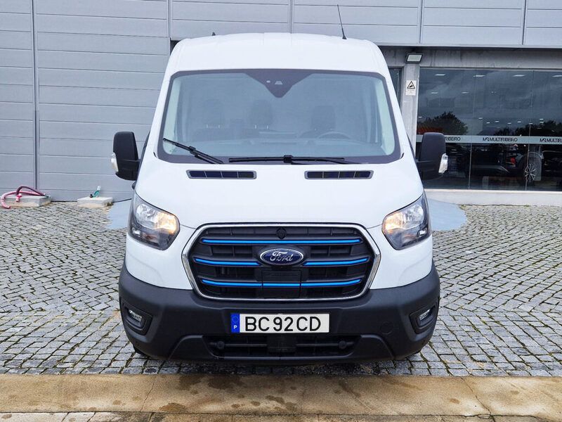Usado Ford E-Transit 135 kW (184 HP) 2023 Van