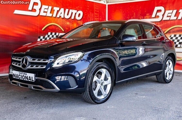 Azul Usado 2018 Mercedes GLA180 Urban SUV | € 24.500 (Preço justo) - Imagem 1/1