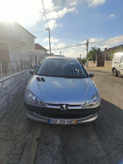 Usado 2004 Peugeot 206 Sedan | € 2.850 - Imagem 1/4