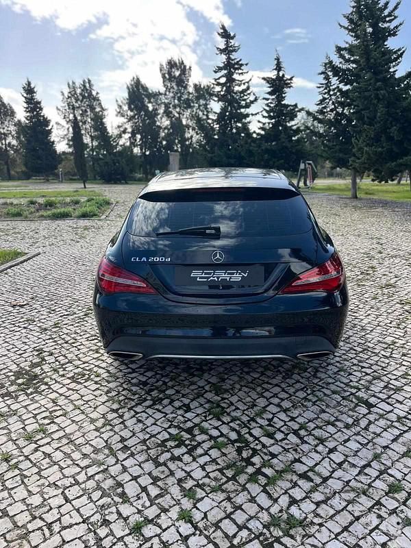 Usado Mercedes CLA200 136 HP (100 kW) 2017 Preto Coupé