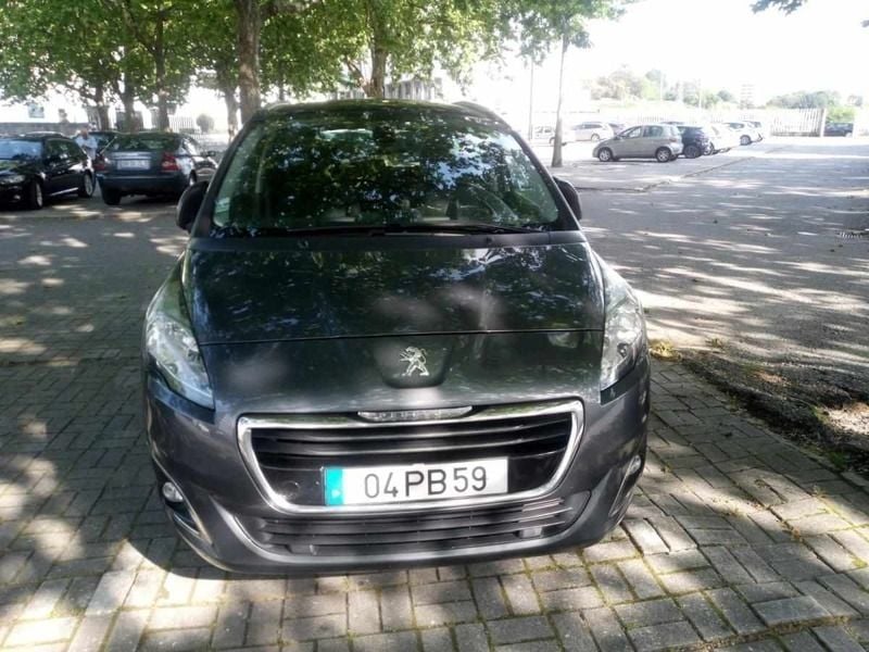 Cinzento Usado 2014 Peugeot 5008 Monovolume | € 9.500 (Bom preço) - Imagem 1/4