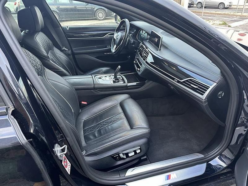 Usado BMW 740 M Performance 460 HP (338 kW) 2017 Sedan