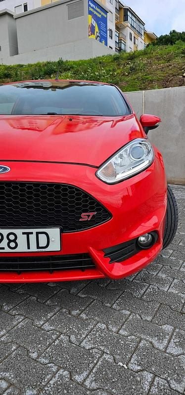 Usado Ford Fiesta ST 182 HP (133 kW) 2014 Vermelho Citadino