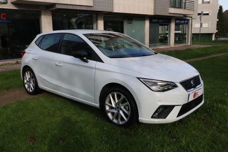 Branco Usado 2022 Seat Ibiza FR | € 16.990 (Preço justo) - Imagem 1/4