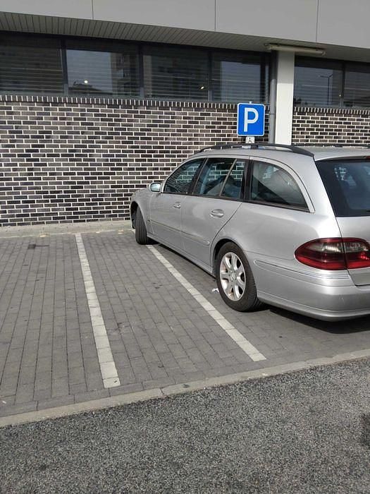 Usado 2003 Mercedes E220 Carrinha | € 4.900 - Imagem 1/4