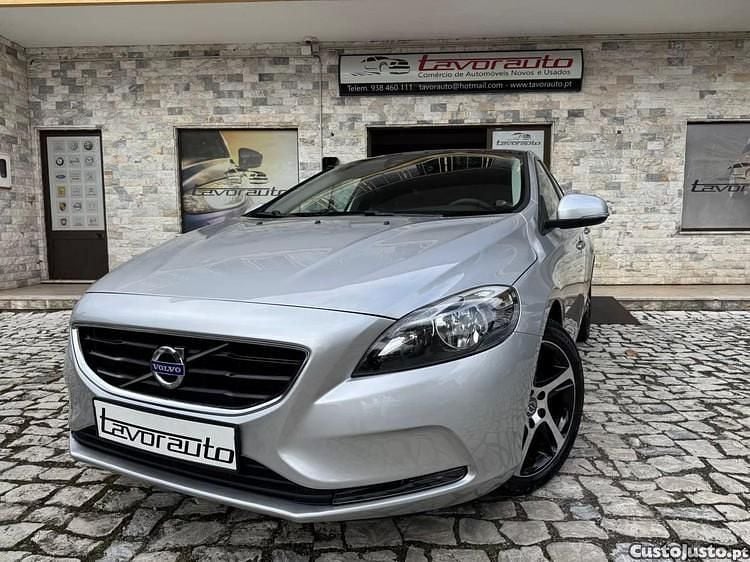 Cinza Usado 2015 Volvo V40 Momentum Carrinha | € 14.250 (Preço justo) - Imagem 1/1