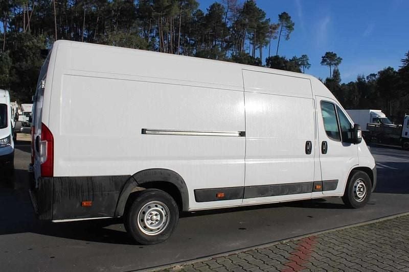 Usado Fiat Ducato 150 HP (110 kW) 2022 Branco Van