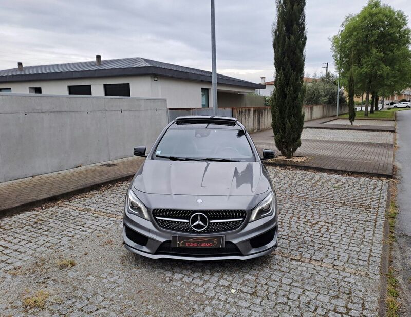 Cinza Usado 2015 Mercedes CLA220 AMG line Sedan | € 21.990 - Imagem 1/4