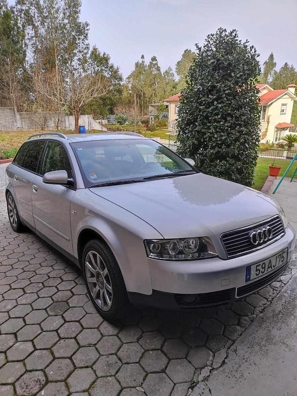 Cinzento Usado 2002 Audi A4 Carrinha | € 6.200 (Preço justo) - Imagem 1/4