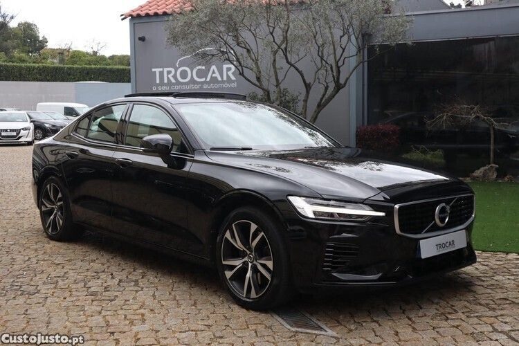 Preto Usado 2020 Volvo S60 R-Design Sedan | € 36.950 - Imagem 1/1