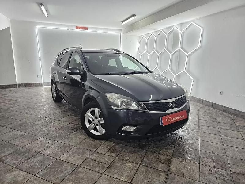 Usado Kia Ceed Sportswagon EX 109 HP (80 kW) 2010 Cinzento Carrinha