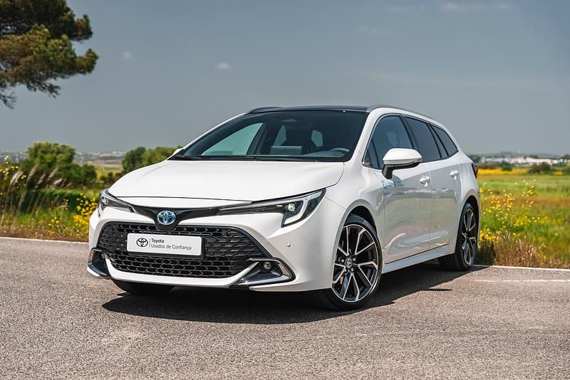 Branco (pintura metalizada especial) Usado 2024 Toyota Corolla Sedan | € 37.950 - Imagem 1/4