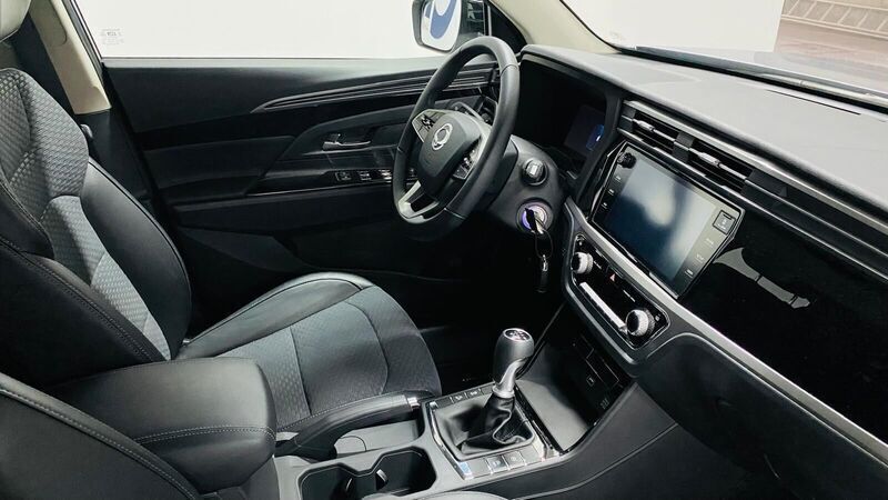 Usado Ssangyong (KGM) Korando 149 HP (109 kW) 2024 Cinzento SUV