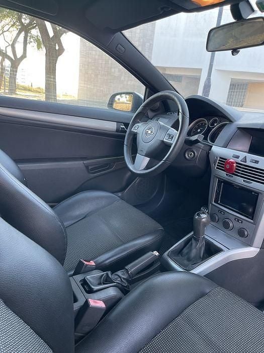 Usado Opel Astra GTC 90 HP (66 kW) 2006