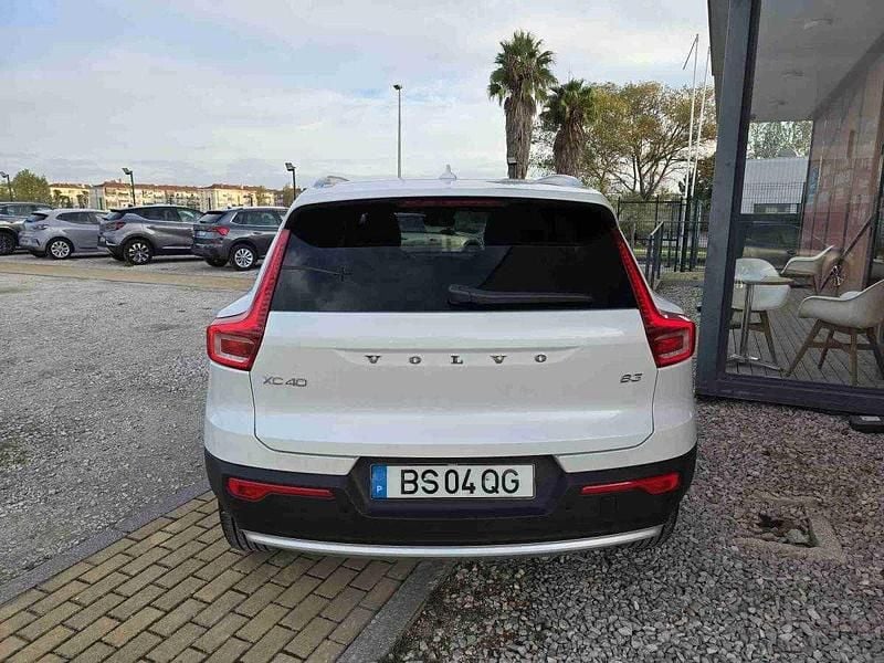 Usado Volvo XC40 Core 163 HP (119 kW) 2025 Branco SUV