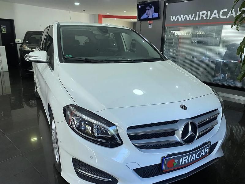 Usado Mercedes B180 Style 109 HP (80 kW) 2017 Branco Monovolume