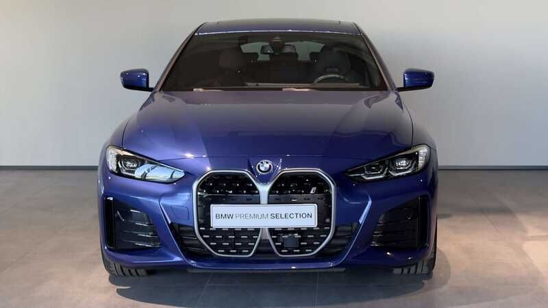 Usado BMW i4 Shadowline 250 kW (340 HP) 2023 Azul portimão metalizada Sedan