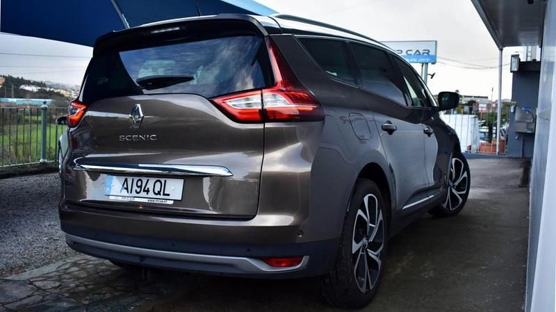 Usado Renault Grand Scénic IV 160 HP (117 kW) 2017 Outra Monovolume