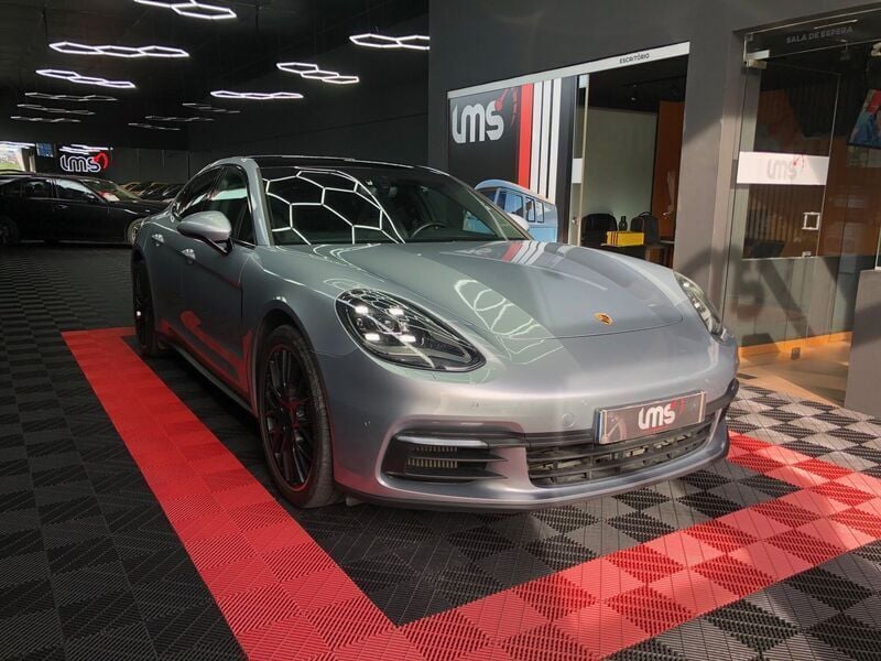 Cinzento Usado 2017 Porsche Panamera 4S Sedan | € 98.500 - Imagem 1/4