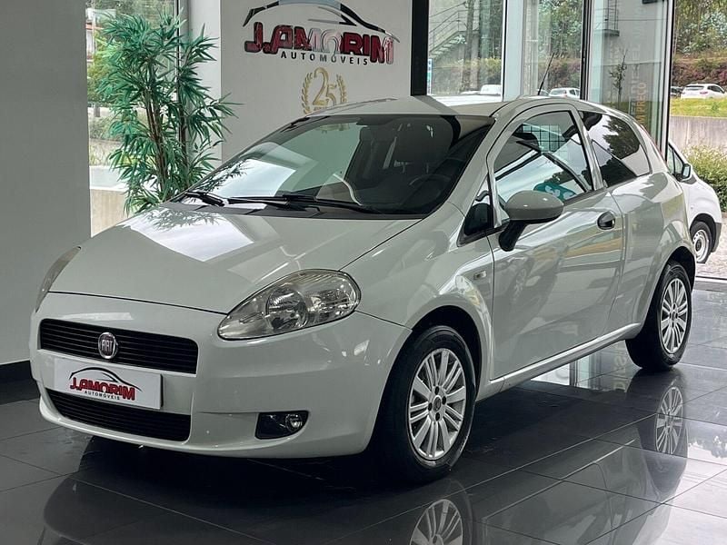 Branco Usado 2012 Fiat Grande Punto Citadino | € 4.999 (Bom preço) - Imagem 1/4