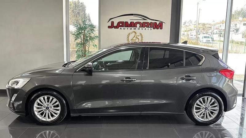 Usado Ford Focus Titanium 120 HP (88 kW) 2019 Cinza antracite