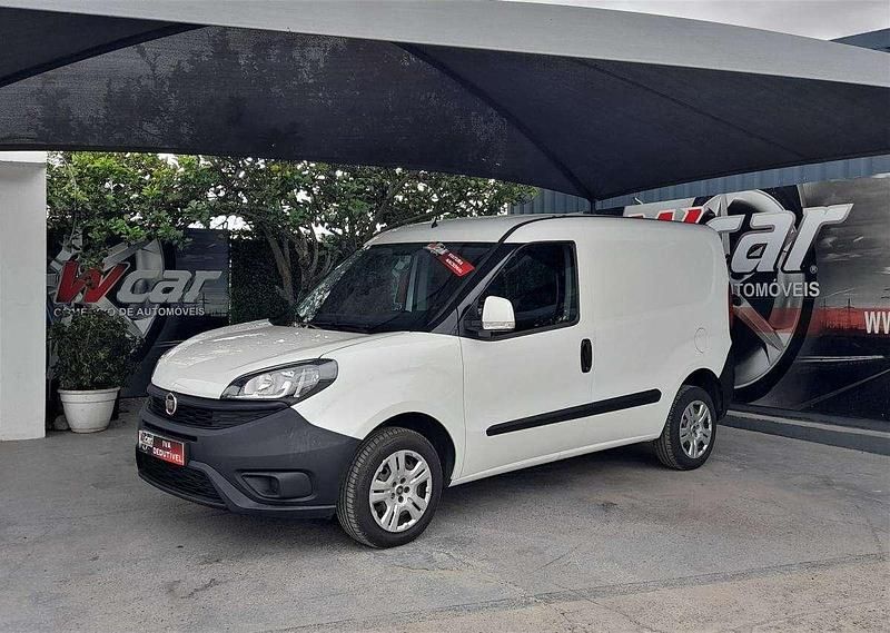 Branco Usado 2021 Fiat Doblò Monovolume | € 12.250 (Preço justo) - Imagem 1/4
