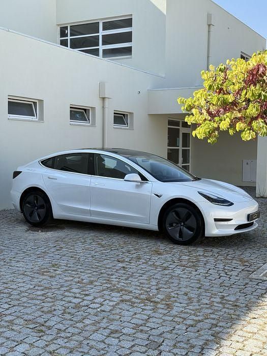 Usado 2020 Tesla Model 3 Standard Range Sedan | € 22.200 (Bom preço) - Imagem 1/4