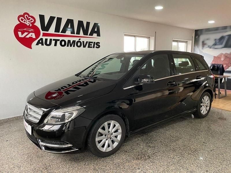 Usado Mercedes B180 Edition 109 HP (80 kW) 2014 Preto Monovolume
