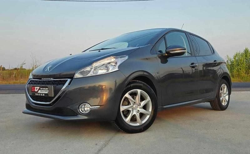 Cinza Usado 2015 Peugeot 208 Active Citadino | € 8.680 (Preço justo) - Imagem 1/4