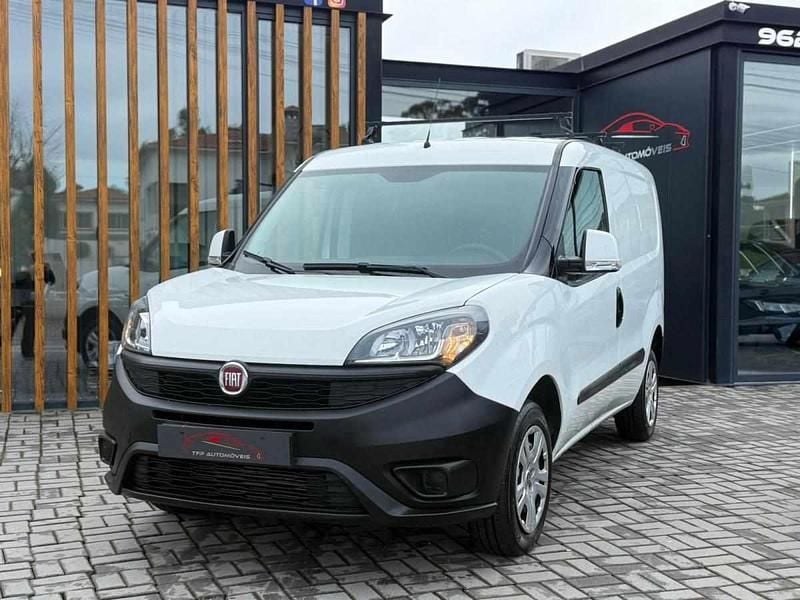 Branco Usado 2019 Fiat Doblò Monovolume | € 10.900 (Preço justo) - Imagem 1/4
